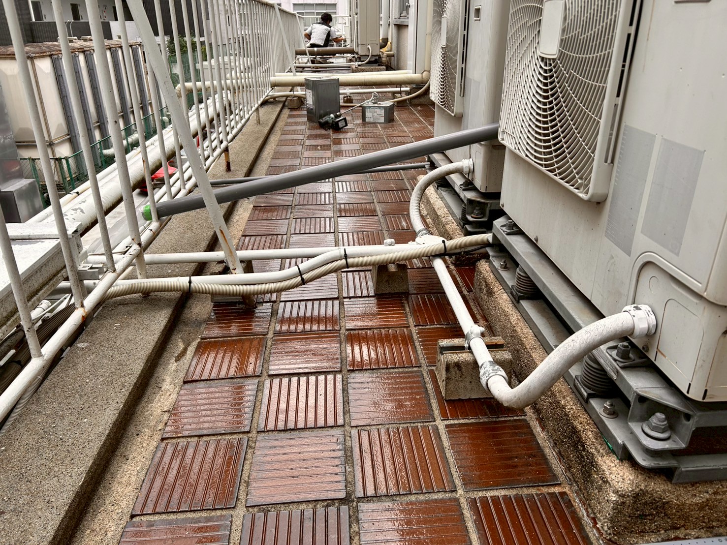 教室のベランダ　防水工事　改修前