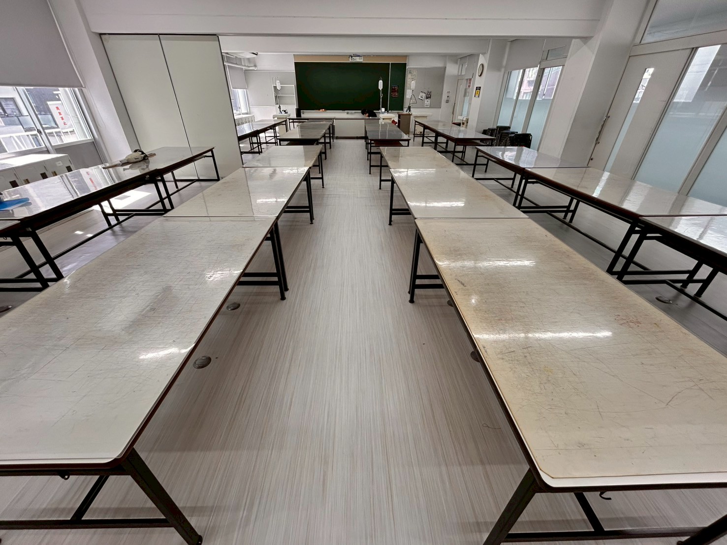 教室の床　改修工事　改修後