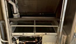 介護施設にて置型エアコンのフィンの洗浄および排水管の洗浄を行わさせていただきました。