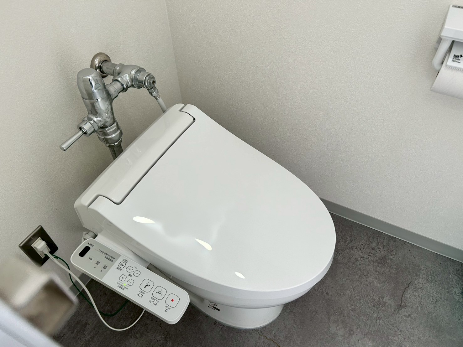名古屋市　校舎のトイレの洋式工事