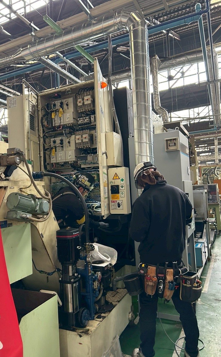 岡崎市の工場で大型ミストコレクターの設置をさせていただきました。