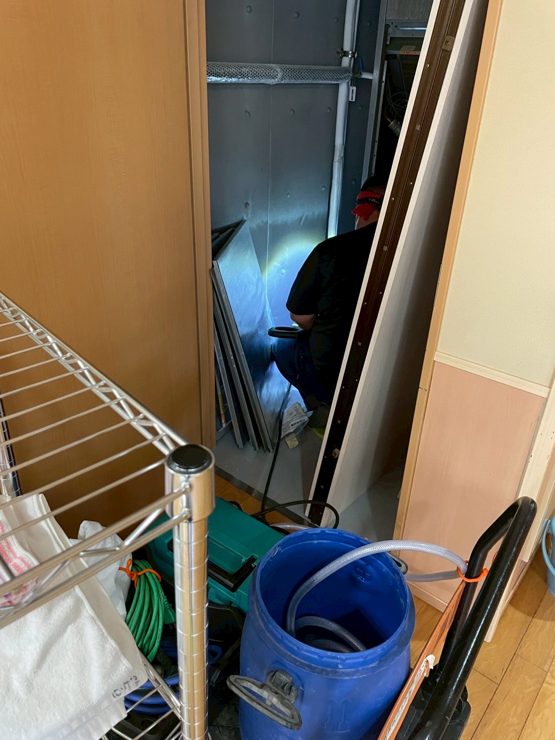 介護施設にて置型エアコンのフィンの洗浄および排水管の洗浄を行わさせていただきました。
