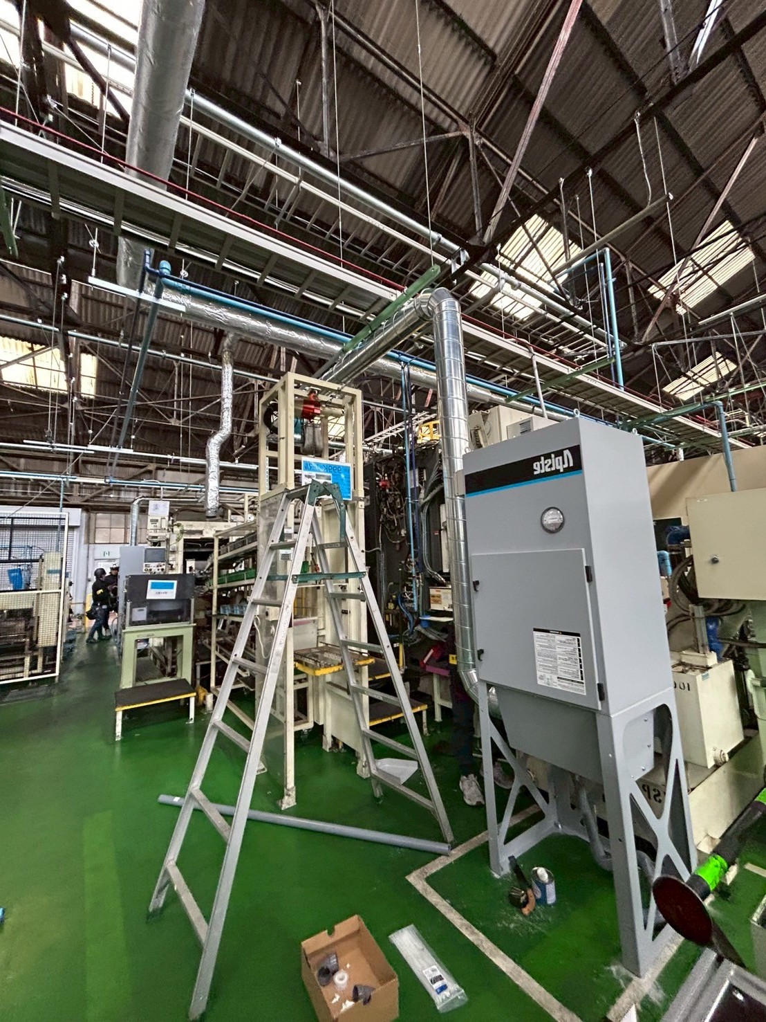 岡崎市の工場で大型ミストコレクターの設置をさせていただきました。
